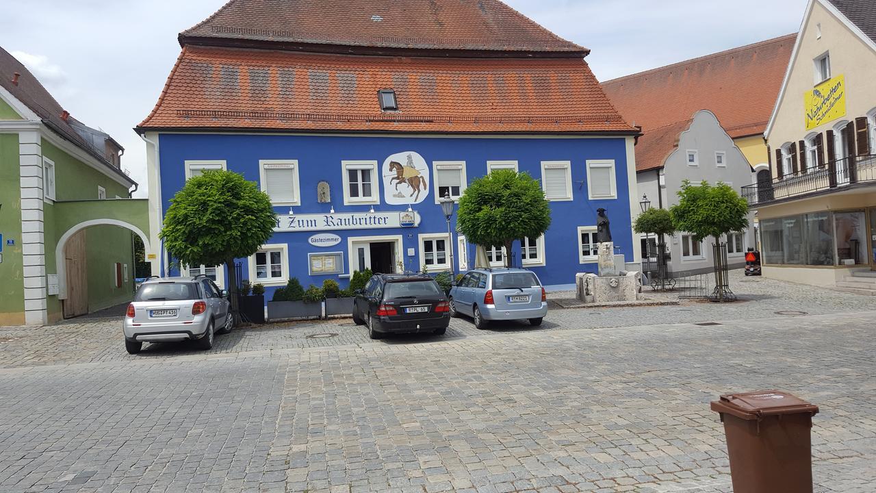 Pension "Zum Raubritter" Langquaid Exteriör bild